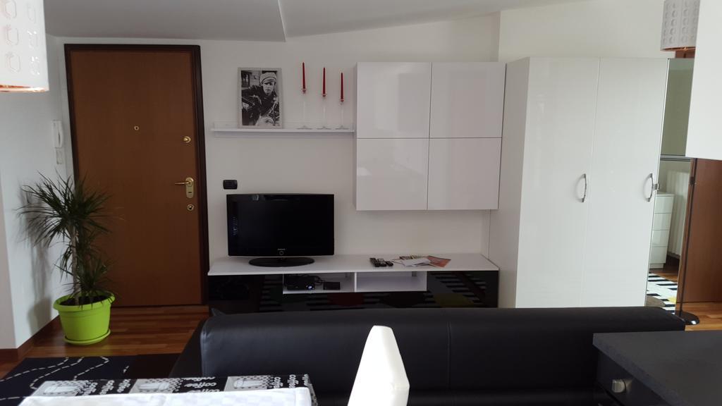 New Luxury Attic Santa Giulia Expo Apartment Milano Cameră foto