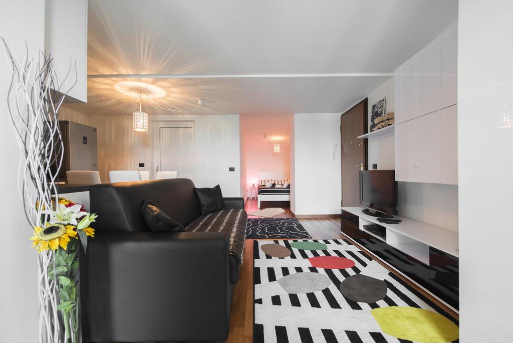 New Luxury Attic Santa Giulia Expo Apartment Milano Exterior foto